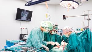 Doctors perform a surgery (pic for representation purpose only)(Shutterstock) Doctors perform a surgery (pic for representation purpose only)(Shutterstock)