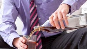 To keep your heart healthy, experts say you should stay way from alcohol.(Shutterstock)