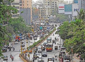 The Teli Gali junction is a traffic bottleneck.(HT Photo) The Teli Gali junction is a traffic bottleneck.(HT Photo)