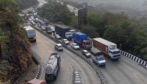 A view of the Mumbai-Pune Expressway from the Amrutanjan Bridge in Pune(Pratham Gokhale/HT Photo) A view of the Mumbai-Pune Expressway from the Amrutanjan Bridge in Pune(Pratham Gokhale/HT Photo)