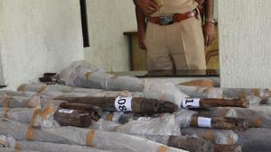 Sandalwood logs weighing 59 kg, estimated to be worth Rs 3.6 lakh, were found in a red car.(HT REPRESENTATIONAL PHOTO) Sandalwood logs weighing 59 kg, estimated to be worth Rs 3.6 lakh, were found in a red car.(HT REPRESENTATIONAL PHOTO)
