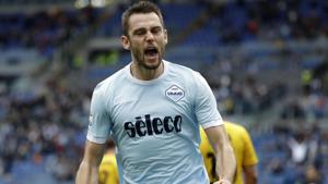 Stefan de Vrij joined Serie A rivals Inter Milan from Lazio on Monday.(AP) Stefan de Vrij joined Serie A rivals Inter Milan from Lazio on Monday.(AP)