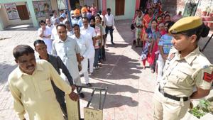 Long queues outside the polling booth in Lohian on Monday.(Pardeep Pandit/HT) Long queues outside the polling booth in Lohian on Monday.(Pardeep Pandit/HT)