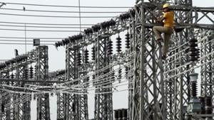 Delhi’s daily allocation from the three coal-based power plants (including the one at Badarpur) is 2,325 MW, but at present, it is getting only 1,355 MW, leading to a daily deficit of about 970 MW, according to government data(Reuters File) Delhi’s daily allocation from the three coal-based power plants (including the one at Badarpur) is 2,325 MW, but at present, it is getting only 1,355 MW, leading to a daily deficit of about 970 MW, according to government data(Reuters File)
