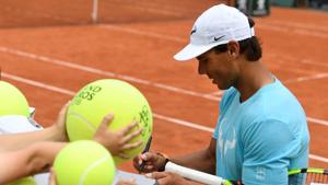 Spain's Rafael Nadal signs autographs at the end of an exhibition game during 'Kids Day' on The Philippe Chatrier Court in Paris on Saturday.(AFP) Spain's Rafael Nadal signs autographs at the end of an exhibition game during 'Kids Day' on The Philippe Chatrier Court in Paris on Saturday.(AFP)