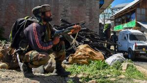 Security personnel stand guard during an encounter between security forces and militants in Pulwama.(PTI File Photo) Security personnel stand guard during an encounter between security forces and militants in Pulwama.(PTI File Photo)