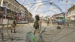 Paramilitary soldiers stand guard near a temporary barricade in Srinagar on May 19, 2018.(Waseem Andrabi/HT Photo) Paramilitary soldiers stand guard near a temporary barricade in Srinagar on May 19, 2018.(Waseem Andrabi/HT Photo)