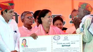 Chief minister Vasundhara Raje during her visit to Banswara on Wednesday.(HT PHOTO) Chief minister Vasundhara Raje during her visit to Banswara on Wednesday.(HT PHOTO)