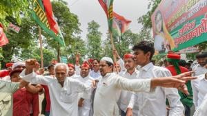Samajwadi Party workers celebrate their party success in the Uttar Pradesh bypolls, Lucknow, May 31, 2018(PTI)