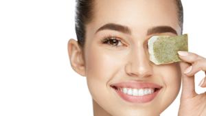 Matcha is loaded with 60% catechin, which is a powerful antioxidant and can be a great anti-pollution mask.(Shutterstock) Matcha is loaded with 60% catechin, which is a powerful antioxidant and can be a great anti-pollution mask.(Shutterstock)