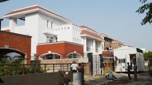 A private villa, where former chief minister Akhilesh Yadav likely to shift, being spruced up at a private township near Shaheed Path in Lucknow, Uttar Pradesh, India, on Friday, June 1, 2018.(Subhankar Chakraborty/HT PHOTO) A private villa, where former chief minister Akhilesh Yadav likely to shift, being spruced up at a private township near Shaheed Path in Lucknow, Uttar Pradesh, India, on Friday, June 1, 2018.(Subhankar Chakraborty/HT PHOTO)