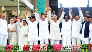 (L to R): NCP leader Sharad Pawar, Congress leader Sonia Gandhi, BSP leader Mayawati, RLD leader Ajit Singh, Congress president Rahul Gandhi, CPI(M) general secretary Sitaram Yechury, newly sworn-in Karnataka chief minister HD Kumaraswamy, RLD leader Tejashwi Yadav and Samajwadi Party leader Akhilesh Yadav, in Bengaluru on May 23, 2018.(PTI) (L to R): NCP leader Sharad Pawar, Congress leader Sonia Gandhi, BSP leader Mayawati, RLD leader Ajit Singh, Congress president Rahul Gandhi, CPI(M) general secretary Sitaram Yechury, newly sworn-in Karnataka chief minister HD Kumaraswamy, RLD leader Tejashwi Yadav and Samajwadi Party leader Akhilesh Yadav, in Bengaluru on May 23, 2018.(PTI)