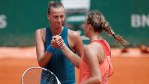 Petra Kvitova shakes hands with Estonia's Anett Kontaveit after their French Open third round encounter on Saturday.(REUTERS) Petra Kvitova shakes hands with Estonia's Anett Kontaveit after their French Open third round encounter on Saturday.(REUTERS)