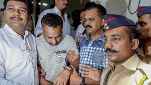 Bookie Sonu Jalan, who allegedly threatened Bollywood actor Arbaaz Khan over non-payment of money lost in betting on IPL matches, after being arrested by the police, in Thane, Mumbai on Saturday.(PTI Photo) Bookie Sonu Jalan, who allegedly threatened Bollywood actor Arbaaz Khan over non-payment of money lost in betting on IPL matches, after being arrested by the police, in Thane, Mumbai on Saturday.(PTI Photo)