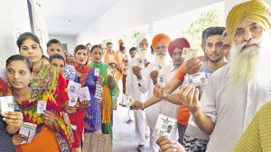 Voters showing their ID cards outside a polling booth during the bypoll at Lohian, Punjab, May 28, 2018 (Pardeep Pandit/HT) Voters showing their ID cards outside a polling booth during the bypoll at Lohian, Punjab, May 28, 2018 (Pardeep Pandit/HT)