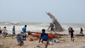 People search among the wreckage of a boat destroyed by Cyclone Mekunu in Socotra Island, Yemen, May 25, 2018. Picture taken May 25, 2018.(REUTERS File Photo) People search among the wreckage of a boat destroyed by Cyclone Mekunu in Socotra Island, Yemen, May 25, 2018. Picture taken May 25, 2018.(REUTERS File Photo)