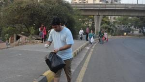 Plogging’ is a Swedish term, which means picking up trash while exercising, more specifically, while running or jogging.(Hindustan Times) Plogging’ is a Swedish term, which means picking up trash while exercising, more specifically, while running or jogging.(Hindustan Times)