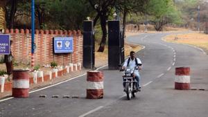 Motorist using the Elliot Lines road near Kalyaninagar. The road was recently opened to civilian traffic to help reduce commute time in the city.(Shankar Narayan/HT) Motorist using the Elliot Lines road near Kalyaninagar. The road was recently opened to civilian traffic to help reduce commute time in the city.(Shankar Narayan/HT)