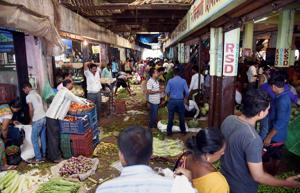 A vegetable market in Navi Mumbai as farmers' protest enters fourth day on Monday.(PTI Photo) A vegetable market in Navi Mumbai as farmers' protest enters fourth day on Monday.(PTI Photo)