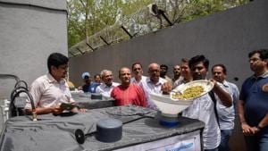 Alumni of BMCC inaugurate the machine which can convert waste food into biogas at the college on Monday.(SANKET WANKHADE/HT PHOTO) Alumni of BMCC inaugurate the machine which can convert waste food into biogas at the college on Monday.(SANKET WANKHADE/HT PHOTO)