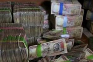 Four people were held from Chandkheda area in Ahmedabad with demonetised currency notes with a face value of Rs 99.99 lakh.(AP/Photo for representation) Four people were held from Chandkheda area in Ahmedabad with demonetised currency notes with a face value of Rs 99.99 lakh.(AP/Photo for representation)