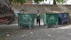 In its survey, SWaCH found that 52% of the branded plastic packaging was multi‐layered, followed by single layer plastic (40%), PET (6%) and hard plastics (2%). They also found 86% of the branded packaging was from food product packaging, followed by 8% personal care products and 6% household products.(HT FILE PHOTO) In its survey, SWaCH found that 52% of the branded plastic packaging was multi‐layered, followed by single layer plastic (40%), PET (6%) and hard plastics (2%). They also found 86% of the branded packaging was from food product packaging, followed by 8% personal care products and 6% household products.(HT FILE PHOTO)