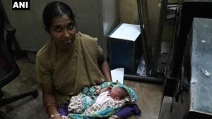 “I just couldn’t bear it. I felt like my child was crying and I had to feed the baby,” police constable Archana says.(ANI) “I just couldn’t bear it. I felt like my child was crying and I had to feed the baby,” police constable Archana says.(ANI)