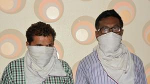 Maoist cadres Ramesh Bhatt alias Manish master and Manoj Kumar Singh alias Arvind were arrested by teams from Sitarganj and Nanakmatta police stations from a mango orchard at Anandpur, Kichha on Sunday(HT Photo) Maoist cadres Ramesh Bhatt alias Manish master and Manoj Kumar Singh alias Arvind were arrested by teams from Sitarganj and Nanakmatta police stations from a mango orchard at Anandpur, Kichha on Sunday(HT Photo)