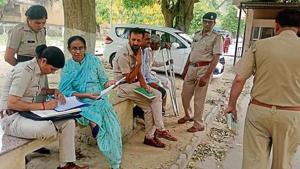 Police preparing a report after recording the statement of victim’s father outside the civil hospital in Fatehabad on Wednesday.(HT Photo) Police preparing a report after recording the statement of victim’s father outside the civil hospital in Fatehabad on Wednesday.(HT Photo)