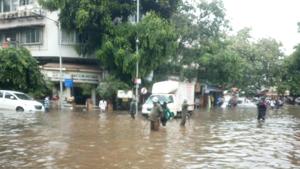Several parts of Mumbai were flooded after moderate rainfall on Thursday.(Vijayanand Gupta/HT Photo) Several parts of Mumbai were flooded after moderate rainfall on Thursday.(Vijayanand Gupta/HT Photo)