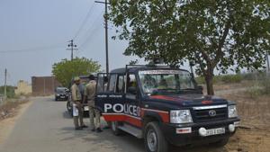 The police said the robbers scaled the rear wall of the house in Ghaziabad’s Murad Nagar late Wednesday night and tied up the couple with power cables.(Sakib Ali /HT File Photo) The police said the robbers scaled the rear wall of the house in Ghaziabad’s Murad Nagar late Wednesday night and tied up the couple with power cables.(Sakib Ali /HT File Photo)