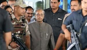 Former President Pranab Mukherjee arrives at Nagpur Airport on Wednesday. He is in the city to attend an RSS event on Thursday.(HT photo) Former President Pranab Mukherjee arrives at Nagpur Airport on Wednesday. He is in the city to attend an RSS event on Thursday.(HT photo)