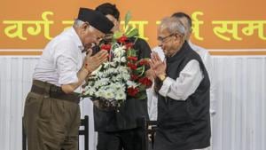 Former president Pranab Mukherjee being welcomed by Rashtriya Swayamsevak Sangh chief Mohan Bhagwat at the closing ceremony of ‘Tritiya Varsha Sangh Shiksha Varg’, in Nagpur, on Thursday.(PTI Photo) Former president Pranab Mukherjee being welcomed by Rashtriya Swayamsevak Sangh chief Mohan Bhagwat at the closing ceremony of ‘Tritiya Varsha Sangh Shiksha Varg’, in Nagpur, on Thursday.(PTI Photo)