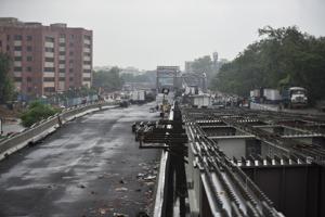 The entire project hangs in limbo because of an unfinished 270-metre stretch, which is in the Northern Railway’s court.(HT/File Photo) The entire project hangs in limbo because of an unfinished 270-metre stretch, which is in the Northern Railway’s court.(HT/File Photo)
