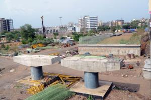 The bridge was supposed to be completed by January 2018.(Risikesh Chaudhary/HT) The bridge was supposed to be completed by January 2018.(Risikesh Chaudhary/HT)