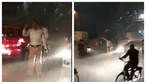 Mumbai cop stood in heavy rain to manage traffic (Satyam Yadav /Facebook) Mumbai cop stood in heavy rain to manage traffic (Satyam Yadav /Facebook)