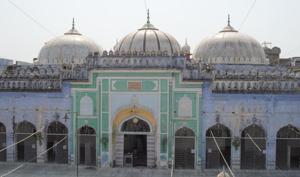 The mosque’s construction was completed during the rule of Naseeruddin Mehmood.(HT Photo) The mosque’s construction was completed during the rule of Naseeruddin Mehmood.(HT Photo)