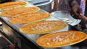 Street food of India is sold by Hawkers in Market using portable stalls and carts making it characteristics of the city offering distinApart from the Khau galli at Sarasbaug, Juhu chowpatty, Girgaon chowpatty and Nagpur Futala Lake foods also have been recognised as the ‘Clean Street Food Hub’.(HT FILE PHOTO) Street food of India is sold by Hawkers in Market using portable stalls and carts making it characteristics of the city offering distinApart from the Khau galli at Sarasbaug, Juhu chowpatty, Girgaon chowpatty and Nagpur Futala Lake foods also have been recognised as the ‘Clean Street Food Hub’.(HT FILE PHOTO)