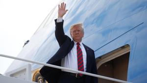US President Donald Trump waves as he boards Air Force One to depart for travel to Canada from Joint Base Andrews in Maryland, U.S., June 8, 2018.(REUTERS Photo) US President Donald Trump waves as he boards Air Force One to depart for travel to Canada from Joint Base Andrews in Maryland, U.S., June 8, 2018.(REUTERS Photo)