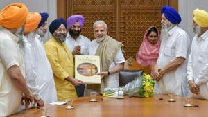 The Akali Dal delegation thanked PM Modi for the union government’s decision to exempt Langar from GST.(PTI) The Akali Dal delegation thanked PM Modi for the union government’s decision to exempt Langar from GST.(PTI)