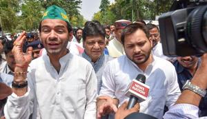 Lalu Yadav’s elder son Tej Pratap (left) is apparently unhappy as his younger brother Tejashwi (right) is hogging all the limelight and emerging as a prominent regional leader by carrying on his father’s legacy.(PTI) Lalu Yadav’s elder son Tej Pratap (left) is apparently unhappy as his younger brother Tejashwi (right) is hogging all the limelight and emerging as a prominent regional leader by carrying on his father’s legacy.(PTI)
