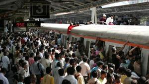 A 42-year-old woman died on Friday night as she fell into the gap between the platform and the footboard while boarding the 69140 Surat-Virar down shuttle at Palghar station.(HT File (Representational Image))