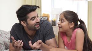 Moms should think twice before criticising dads’ parenting choices on minor issues.(Shutterstock) Moms should think twice before criticising dads’ parenting choices on minor issues.(Shutterstock)