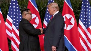 US President Donald Trump shakes hands with North Korean leader Kim Jong Un at the Capella Hotel in Singapore on Tuesday.(REUTERS photo) US President Donald Trump shakes hands with North Korean leader Kim Jong Un at the Capella Hotel in Singapore on Tuesday.(REUTERS photo)