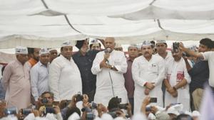 Yashwant Sinha at the AAP protest march in New Delhi on Wednesday.(Sanchit Khanna/HT Photo) Yashwant Sinha at the AAP protest march in New Delhi on Wednesday.(Sanchit Khanna/HT Photo)