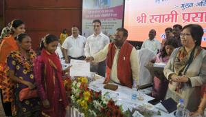 Swami Prasad Maurya giving certificates to children linked with welfare scheme.(Deepak Gupta/HT Photo) Swami Prasad Maurya giving certificates to children linked with welfare scheme.(Deepak Gupta/HT Photo)