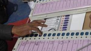 14 state-level master trainers have been trained to impart training on EVMs, who will soon start training in the districts.(HT File Photo)