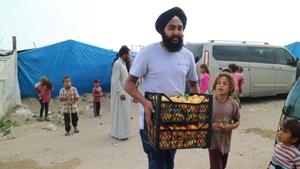 Khalsa Aid is providing iftar meals to more than 5,000 refugees through their ‘Ramzan Kitchen’.(Khalsa Aid/Twitter) Khalsa Aid is providing iftar meals to more than 5,000 refugees through their ‘Ramzan Kitchen’.(Khalsa Aid/Twitter)