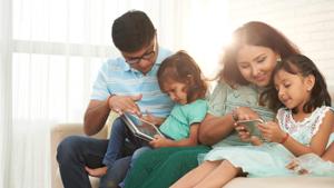 Parents, do you spend too much time on your smartphones when around your kids?(Shutterstock) Parents, do you spend too much time on your smartphones when around your kids?(Shutterstock)