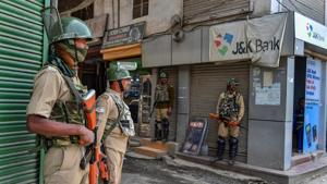 CRPF personnel stand guard near a shop on the first day of Ramadan, in Srinagar.(PTI File Photo) CRPF personnel stand guard near a shop on the first day of Ramadan, in Srinagar.(PTI File Photo)
